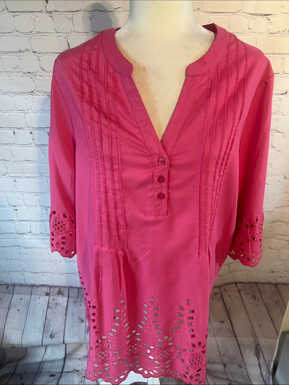 Blair Pink Women's Eyelet Tunic Top - V neck. 3/4 bell scalloped sleeve. NWOT